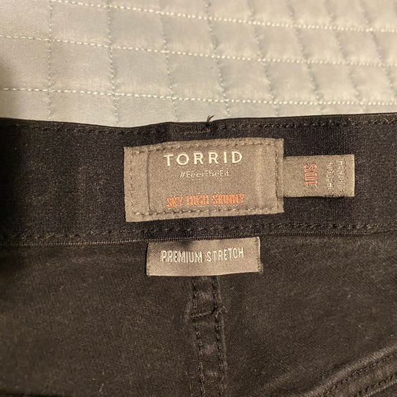 Torrid Size 10S Premium Stretch Black Jeans - Picture 3 of 3